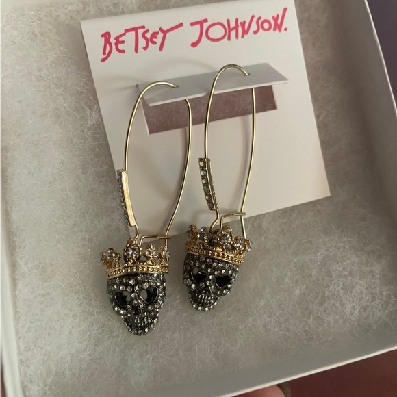 NEW Betsey Johnson Gold-tone skull crown drop earrings - Picture 4 of 5